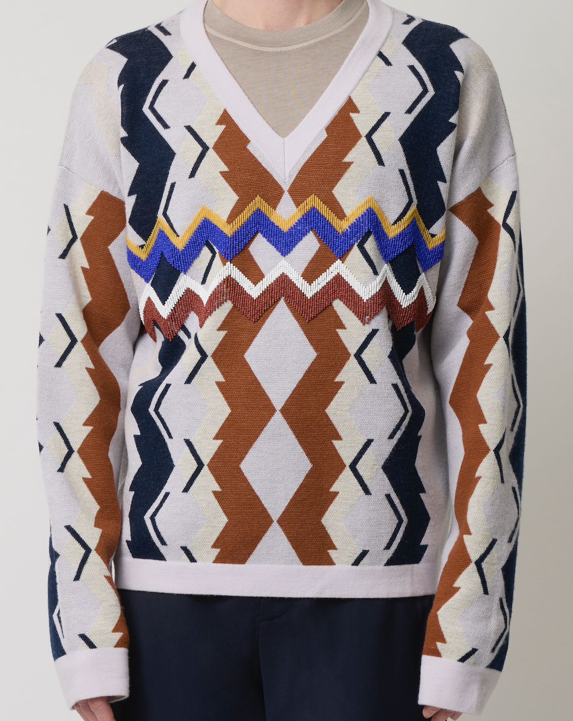 Laclos Paris, menswear, jacquard, geomteric pattern, jacquard, joggers, jogging pants,art-deco, fashion, paris, fashion week, casualwear, streetwear, sweater, bead embroidery